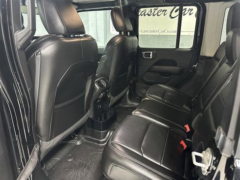 Used 2020 Jeep Wrangler Unlimited Sahara AWD/4WD image 3
