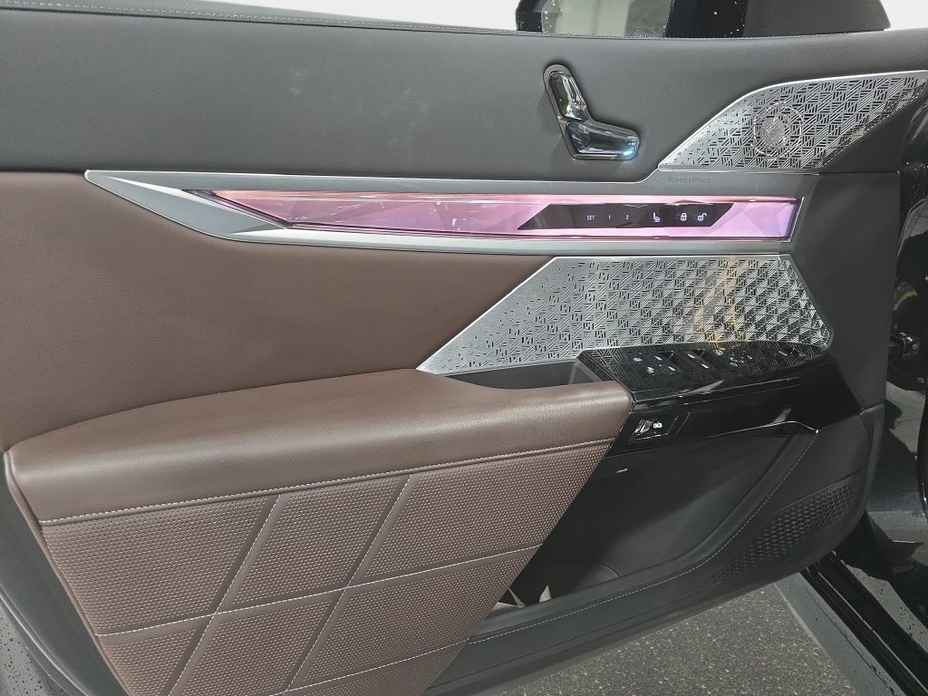 Certified 2023 BMW i7 xDrive60 AWD/4WD image 20