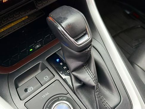 Used 2019 Toyota RAV4 Limited AWD/4WD image 18