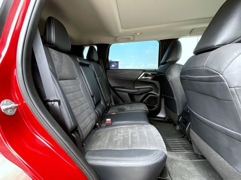 Used 2023 Mitsubishi Outlander SE FWD image 19