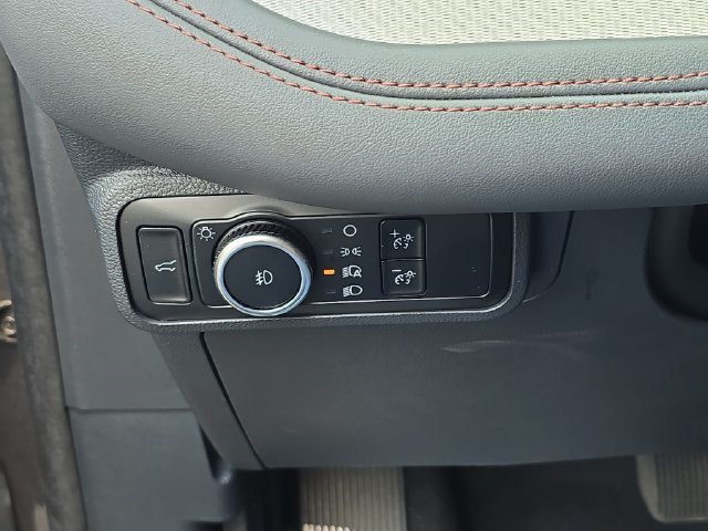 Used 2025 Ford Explorer Active w/ Active Comfort Package AWD/4WD image 28