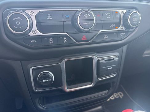 Used 2023 Jeep Gladiator Sport AWD/4WD image 26
