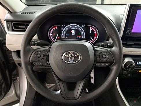 Used 2025 Toyota RAV4 XLE image 26