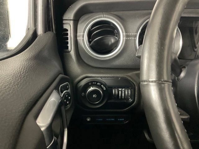 Used 2022 Jeep Wrangler Unlimited Sahara w/ Cold Weather Group AWD/4WD image 15