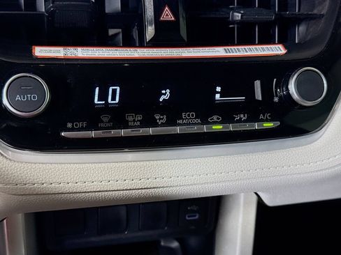Certified 2025 Toyota Corolla Cross LE w/ Moonroof Package FWD image 17