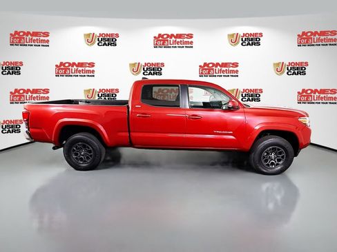 Certified 2018 Toyota Tacoma SR5 AWD/4WD image 16
