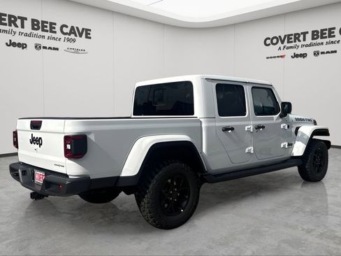 New 2025 Jeep Gladiator Sport image 28