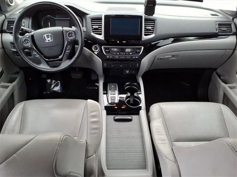 Used 2016 Honda Pilot Touring image 11
