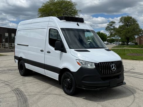 Used 2019 Freightliner Sprinter 3500 RWD image 1