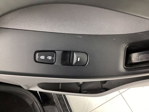 Used 2014 Hyundai Elantra SE image 19