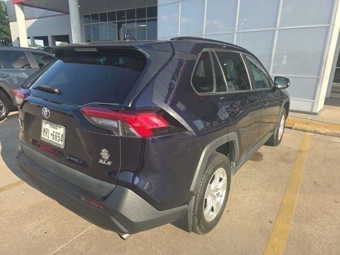 Used 2019 Toyota RAV4 XLE w/ Convenience Package FWD image 8