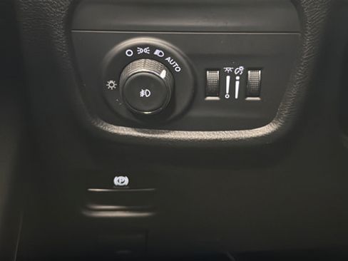 Used 2023 Jeep Grand Cherokee L Limited AWD/4WD image 30