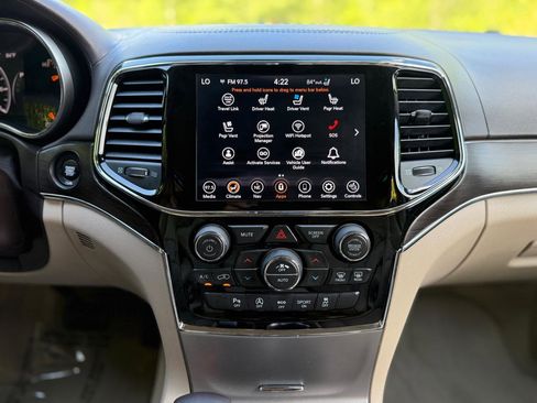 Used 2019 Jeep Grand Cherokee Overland AWD/4WD image 20