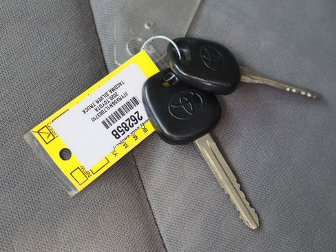 Used 2020 Toyota Tacoma SR image 29