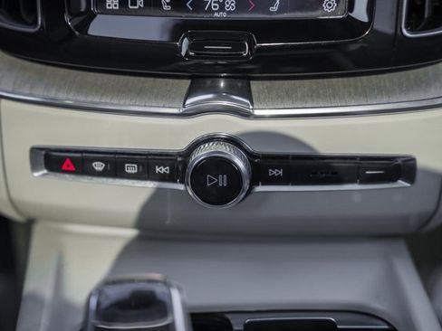 Certified 2023 Volvo XC60 B6 Ultimate w/ Protection Package Premier image 23