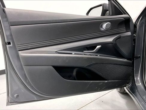 Certified 2025 Hyundai Elantra SEL FWD image 22