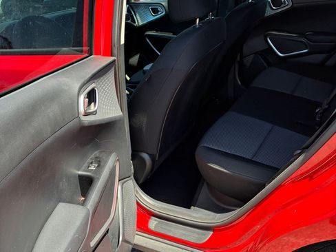 Used 2025 Kia Soul LX w/ LX Technology Package image 15