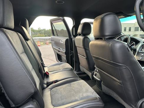 Used 2015 Ford Explorer XLT w/ Equipment Group 202B image 36
