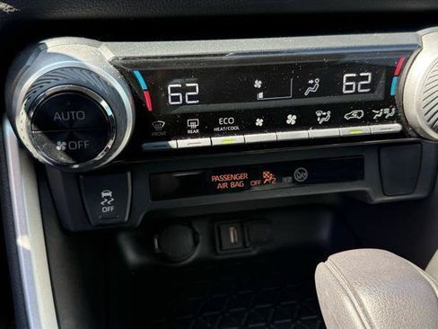 Used 2021 Toyota RAV4 XLE AWD/4WD image 21