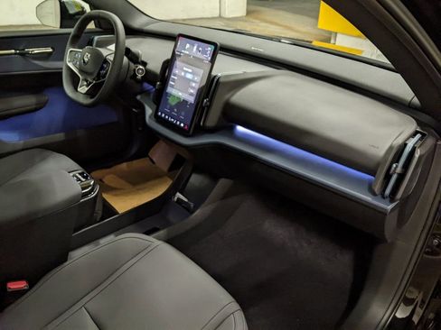 New 2025 Volvo EX30 Plus w/ Protection Package Premier image 21