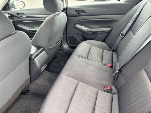 Used 2024 Nissan Altima 2.5 SV image 18