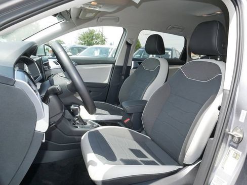 Certified 2025 Volkswagen Taos SE AWD/4WD image 15