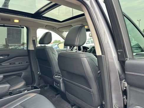 Used 2022 Nissan Pathfinder Platinum w/ Cargo Package AWD/4WD image 35