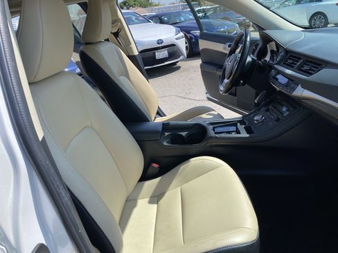 Used 2017 Lexus CT 200h w/ Accessory Package 2 FWD image 21