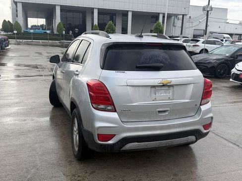 Used 2019 Chevrolet Trax LT w/ LT Convenience Package FWD image 6