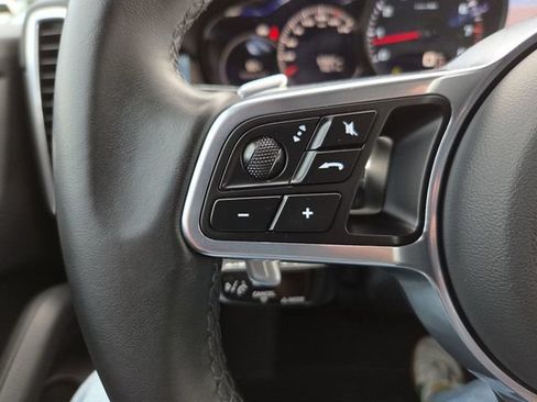 Used 2022 Porsche Cayenne AWD/4WD image 31