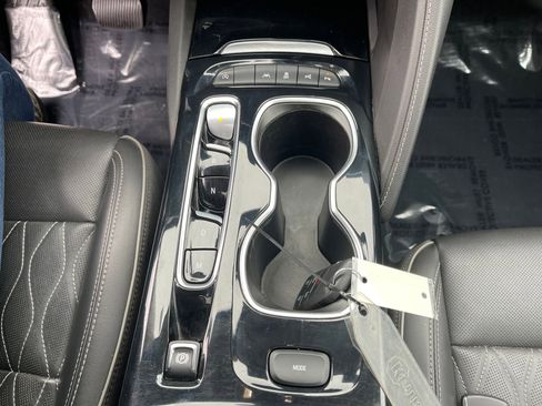 Used 2022 Buick Envision Avenir w/ Technology Package II image 20