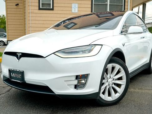 Used 2020 Tesla Model X Long Range AWD/4WD image 9
