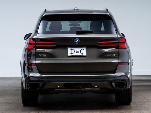 Used 2024 BMW X5 xDrive40i w/ M Sport Package AWD/4WD image 5