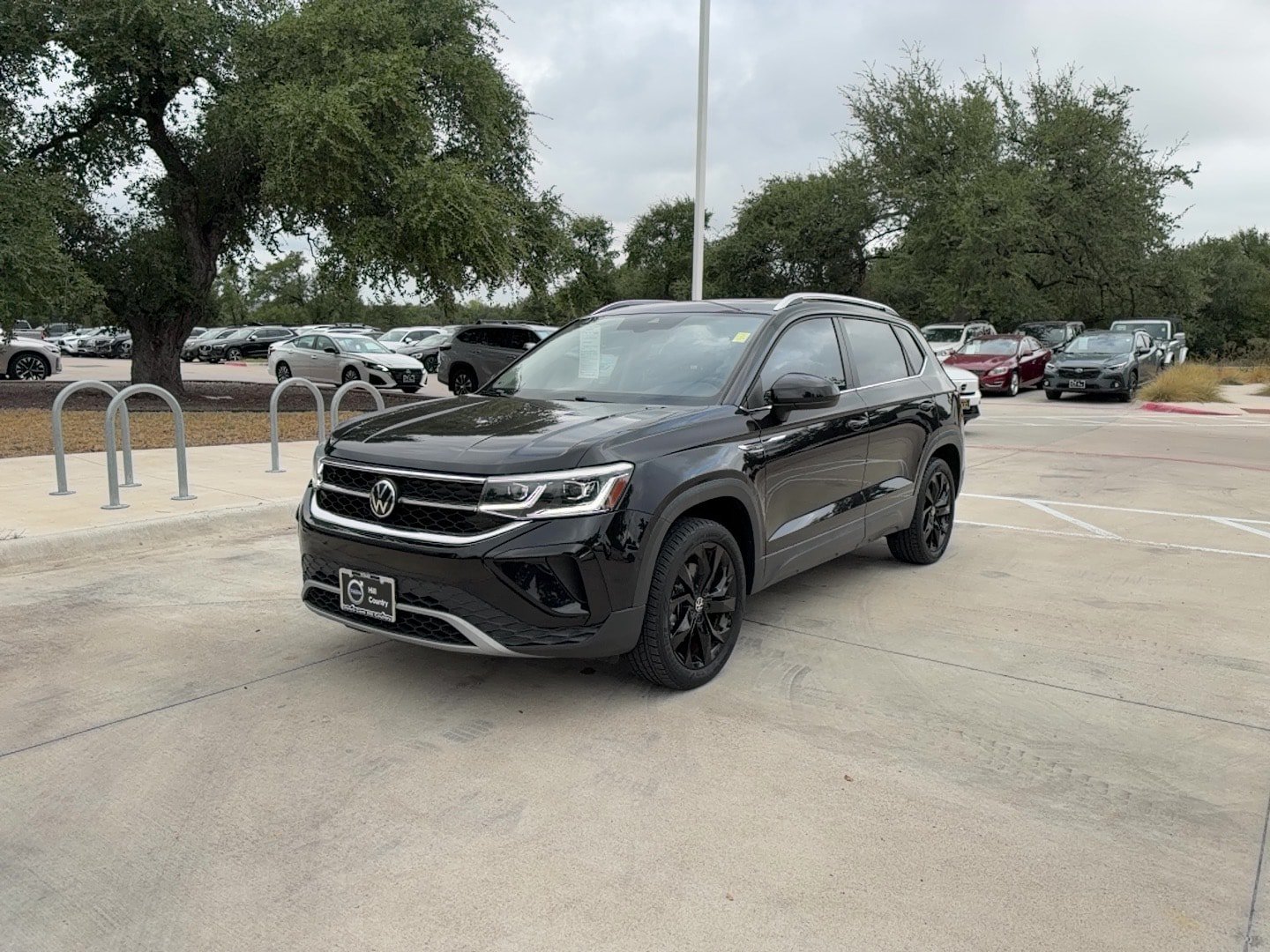 Used 2022 Volkswagen Taos SEL FWD image 2