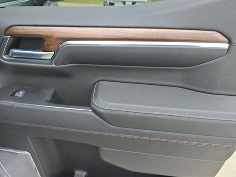 Used 2023 Chevrolet Silverado 1500 High Country w/ Technology Package image 15