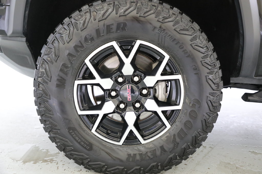 Used 2024 GMC Canyon AT4X AWD/4WD image 9