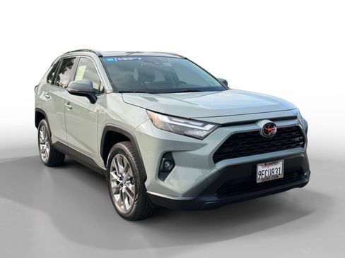 Used 2023 Toyota RAV4 XLE Premium AWD/4WD image 7