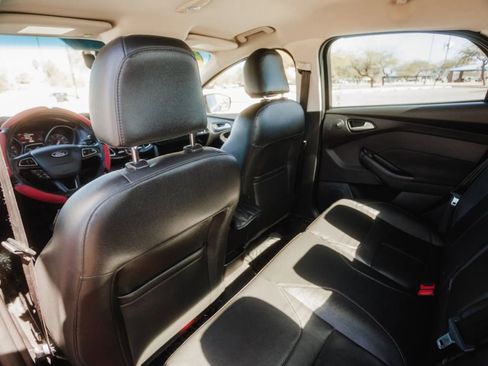 Used 2015 Ford Focus Titanium image 28