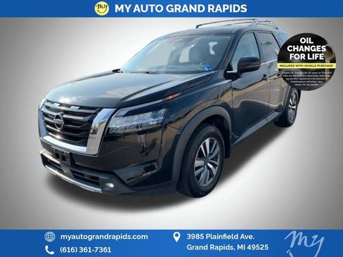 Used 2022 Nissan Pathfinder SL AWD/4WD image 6