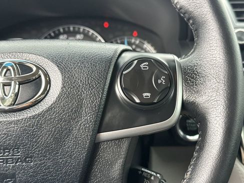 Used 2013 Toyota Camry XLE w/ Leather Pkg image 32