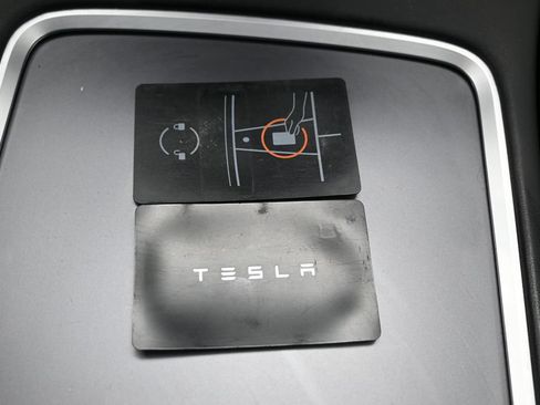 Used 2023 Tesla Model Y Long Range AWD/4WD image 31