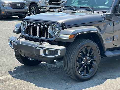 Used 2025 Jeep Wrangler Unlimited Sahara AWD/4WD image 34