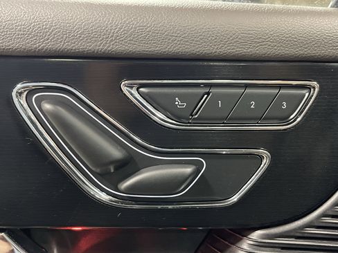 Used 2022 Lincoln Corsair AWD w/ Premium Package image 11