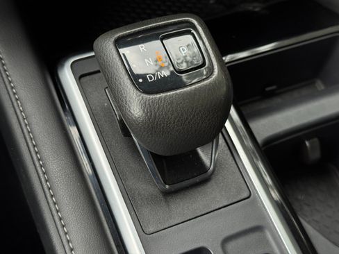 Used 2024 Nissan Pathfinder SV w/ SV Premium Package FWD image 28