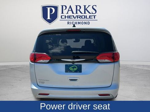 Used 2023 Chrysler Voyager LX FWD image 6