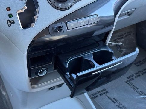 Used 2013 Toyota Sienna LE w/ Towing Pkg image 16