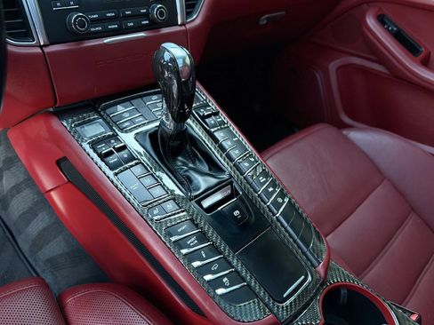 Used 2018 Porsche Macan Turbo AWD/4WD image 15