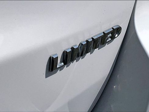 Used 2022 Jeep Grand Cherokee Limited AWD/4WD image 9