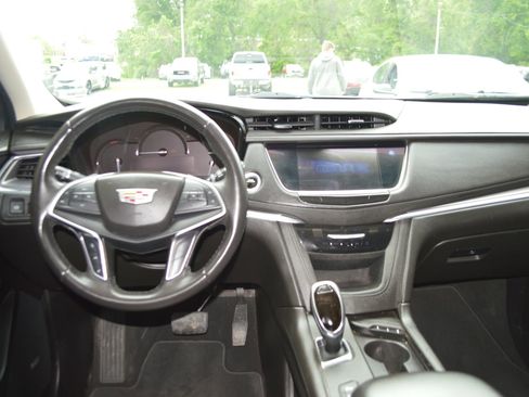 Used 2018 Cadillac XT5 Luxury w/ Driver Awareness Package AWD/4WD image 17