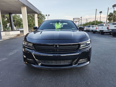 Used 2016 Dodge Charger SXT RWD image 3